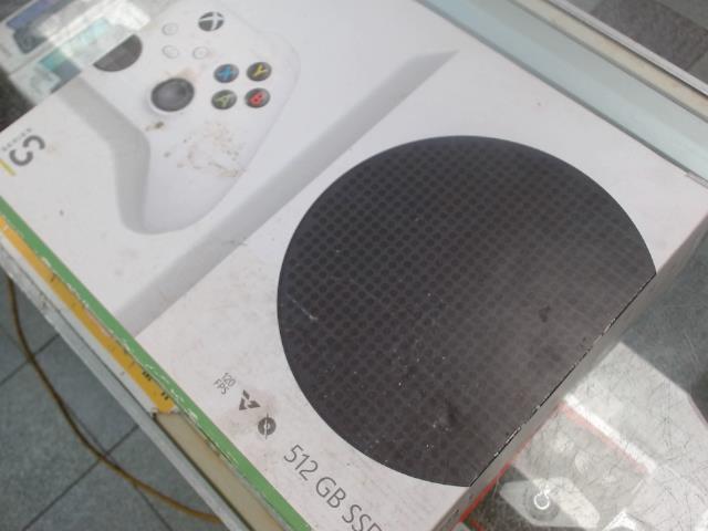 Xbox series s dans boite + acc