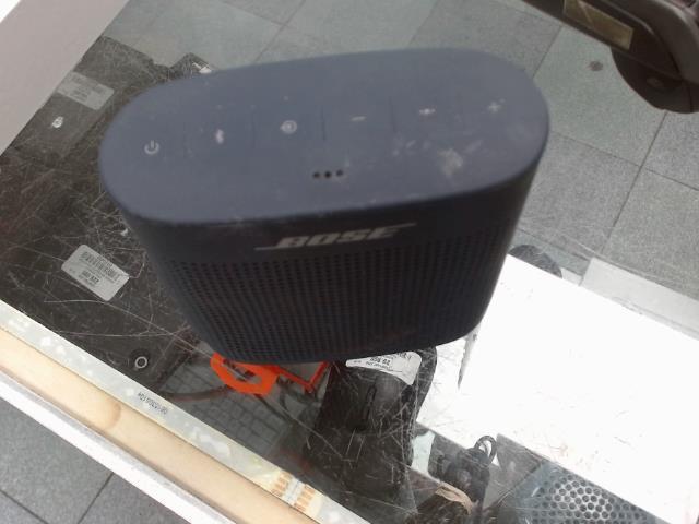 Speaker portatif bleu usager