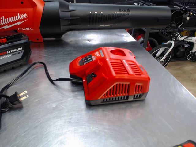 Chargeur batterie milwaukee