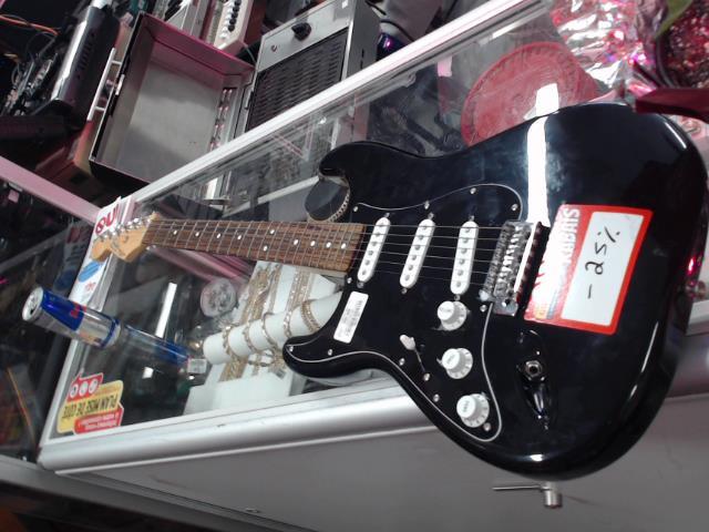 Fender stratocaster made in mexico case