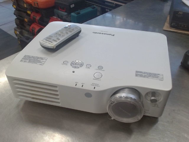 Projecteur panasonic+tc hdmi 2006
