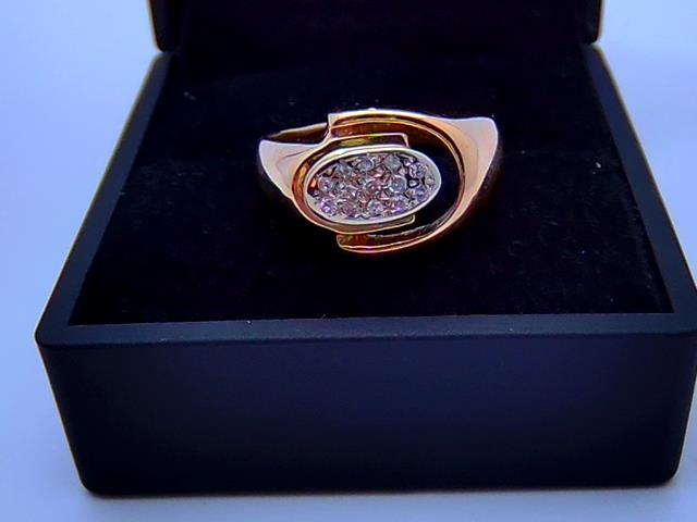 BAGUE EN OR 10KT AVEC DIAMANTS