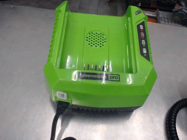 Chargeur greenworks pro