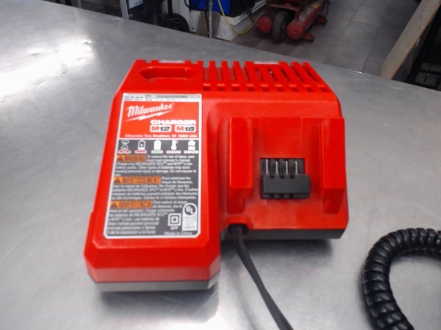 Chargeur milwaukee