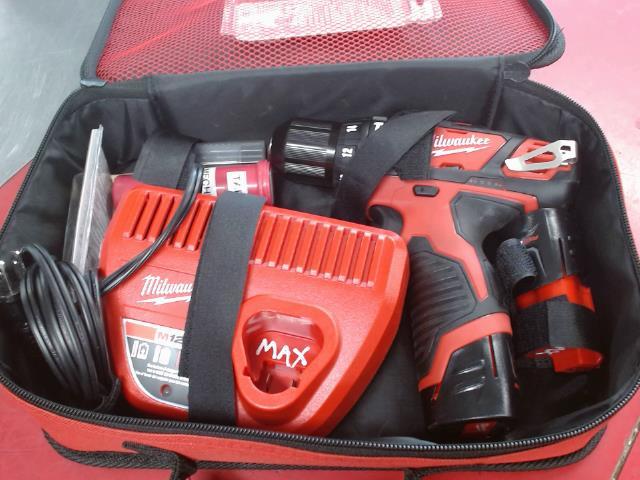 Perceuse milwaukee m12+2 batteries+chrg