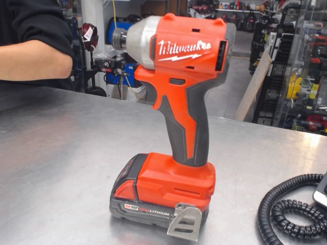 Compact impact driver milwaukee + batt