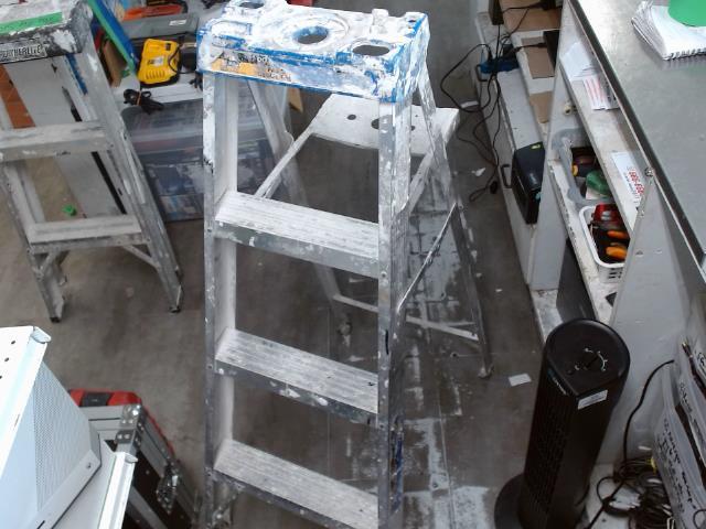 Echelle 4 pieds aluminium
