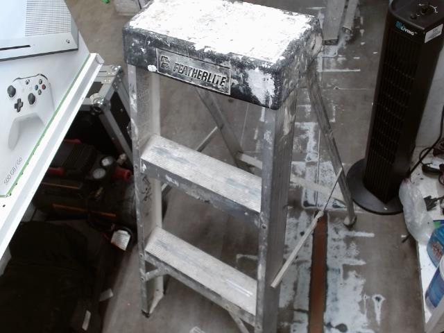 Escabeau 2 pieds aluminium