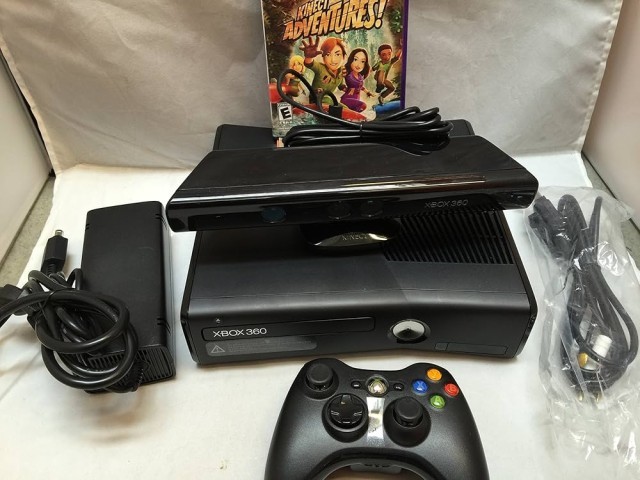 Console xbox 360+power+2manettes+kinect