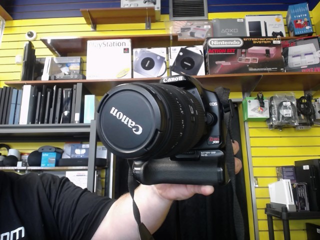 Appareil photo avec battery grip 2 piles