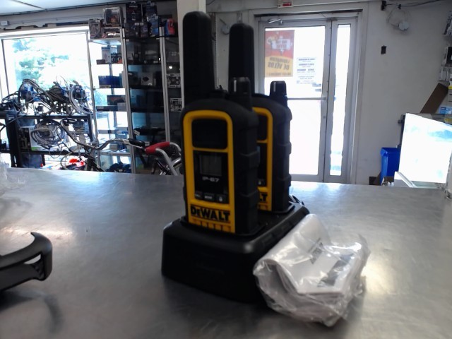 Walkie talkies dewalt 2-pack + chargeur