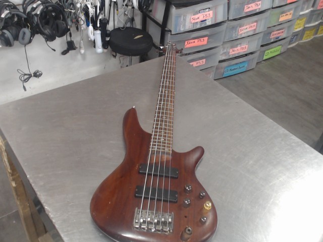 Bass 5 cordes