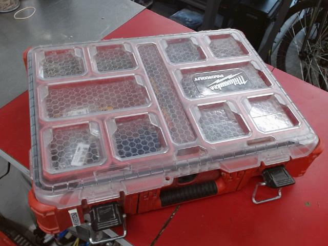 Case a outils avec vises