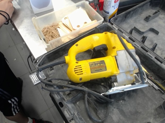 Scie sauteuse/jigsaw dewalt electrique