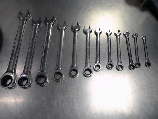 Ratcheting wrench set maximum
