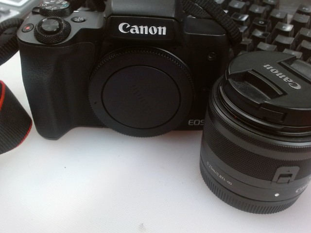 Camera 3 batteries chargeur