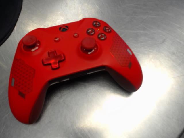 Manette xbox one arme