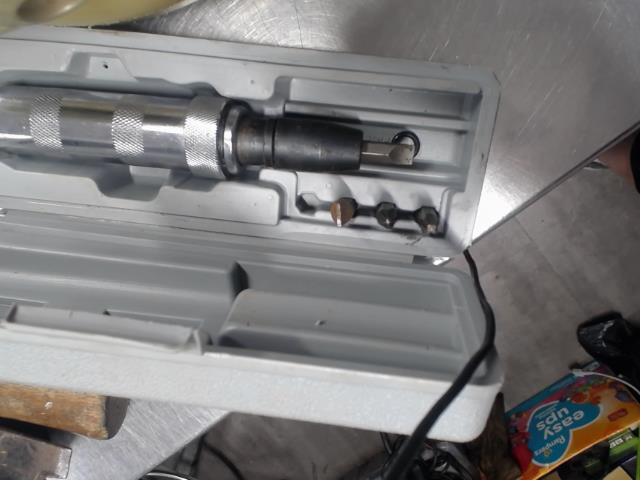 Tourne vis a percussion in case +4bits