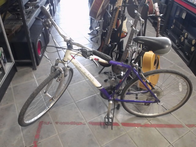 Velo hybride condition moyenne