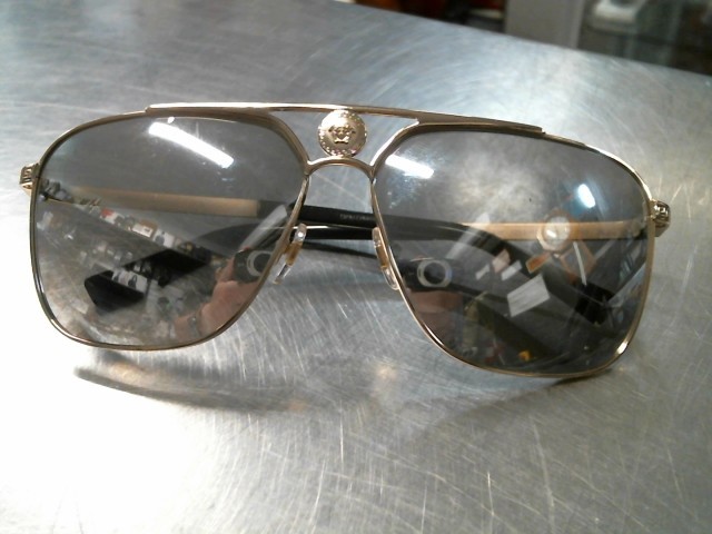 Lunette de soleil pour homme versace
