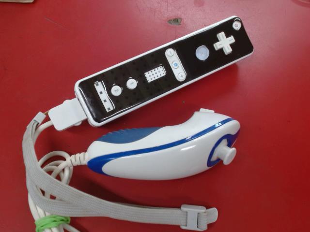 Manette wii avec nunchuk manque couvercl