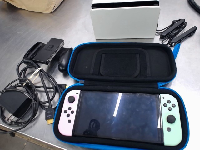 Switch oled avec dock et fils