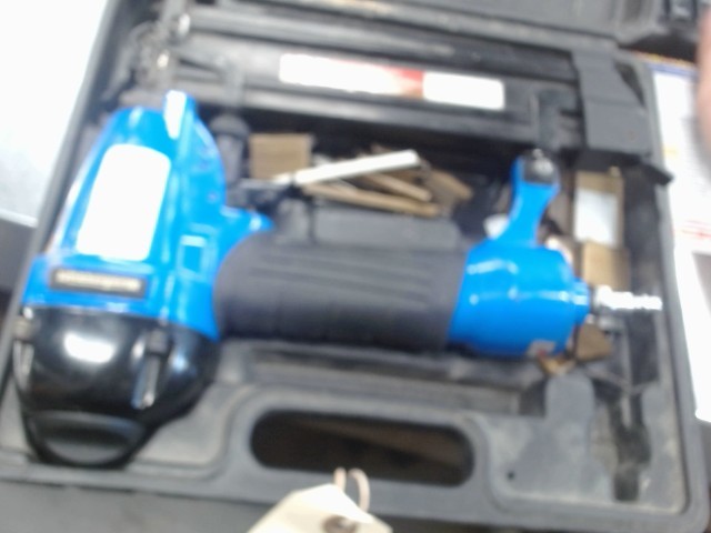 Cloueuse de finition mastercraft