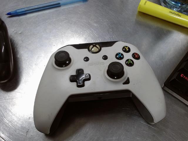 Manette xbox one pdp