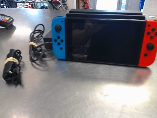 Nintendo switch avec dock + fil