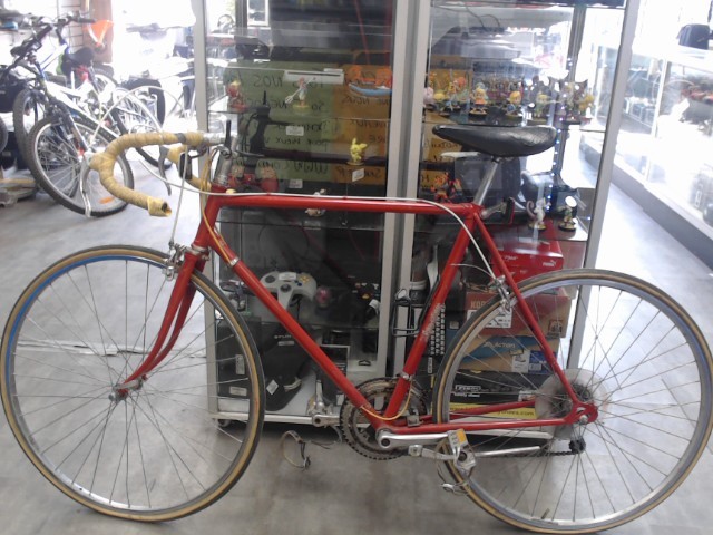 Velo rouge de course ok condition