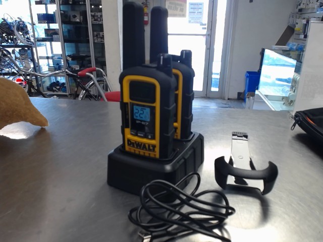 Walkie talkie dewalt + socle et fils