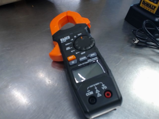 Clamp meter +acc + etuit