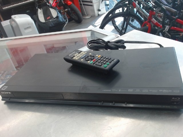 Lecteur blu-ray avec manette
