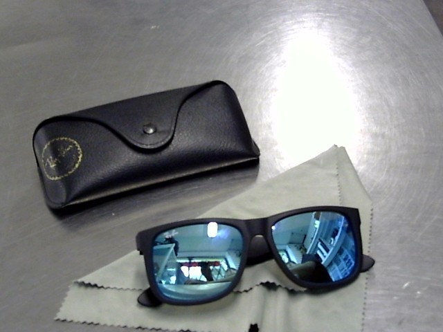 Lunette de solaire noire