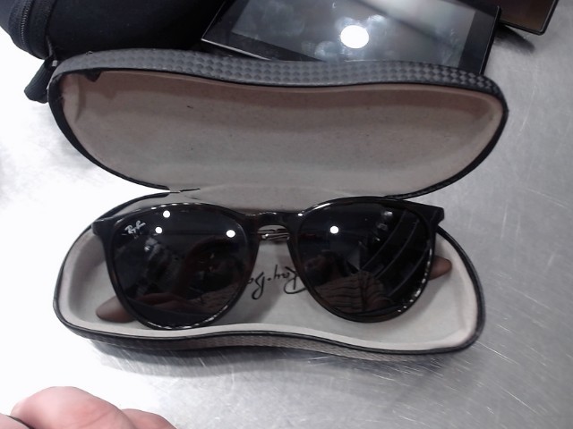 Lunette soleil + etui