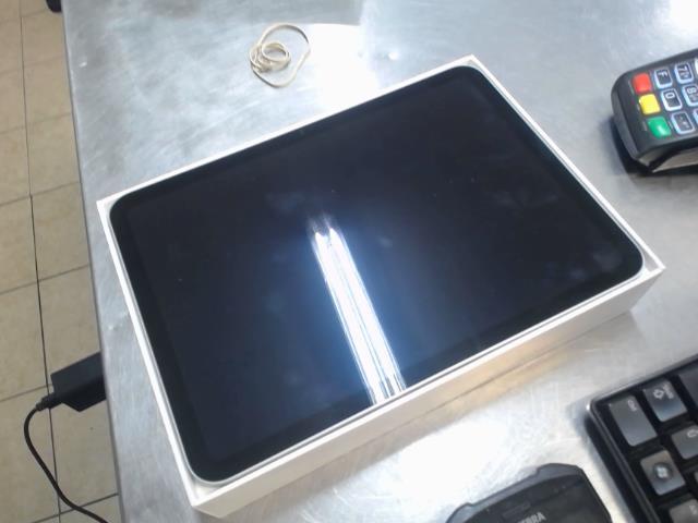 Ipad 10th gen 64gb + chrg ds bo