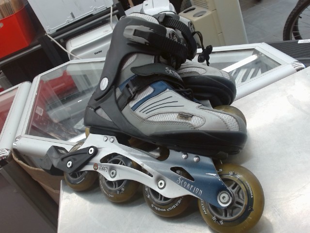 Patin a roulette gr 9 bleu/gris
