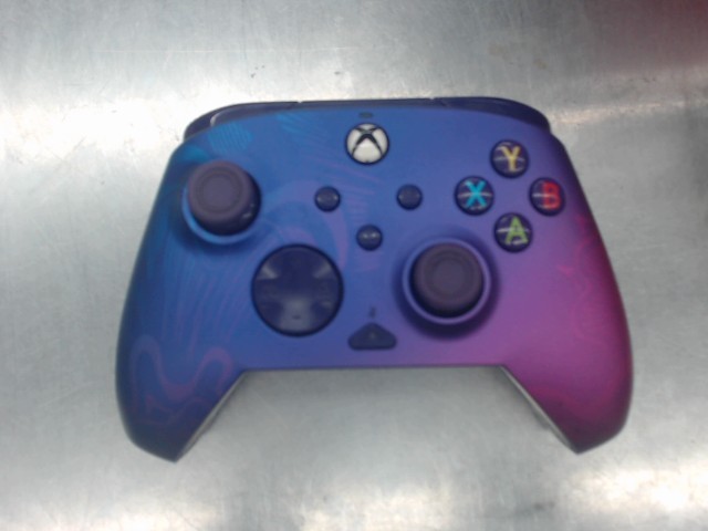 Manette xbox one mauve et noir
