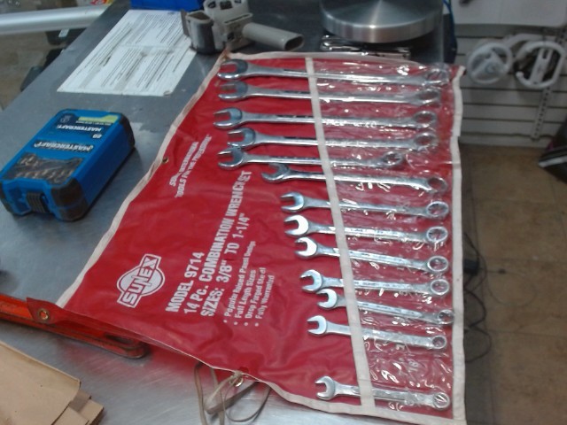 Lot de 13 clee