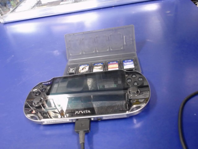 Console ps vita 4 jeux carte 8gb +charg