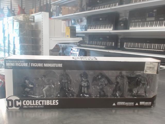 Batman black white mini figure 7-pack