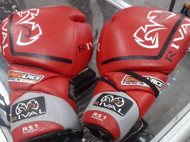 Gant de boxe rouge