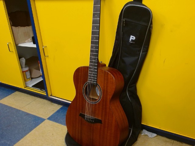 Guitare caisse mou noire