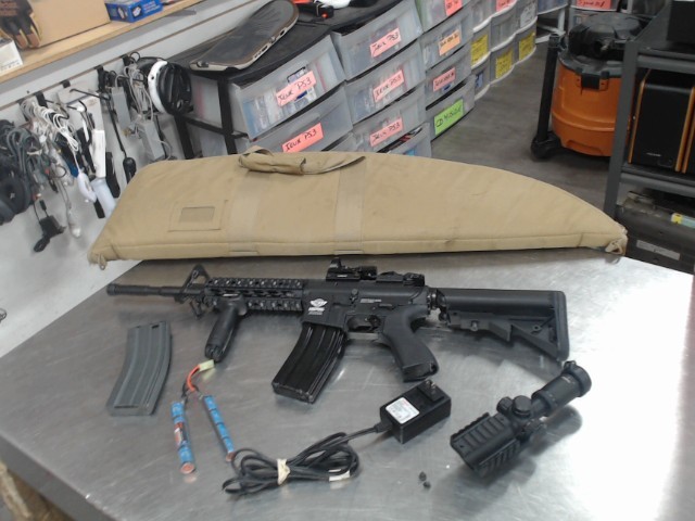 Mitraillette airsoft+batt+charg+etui