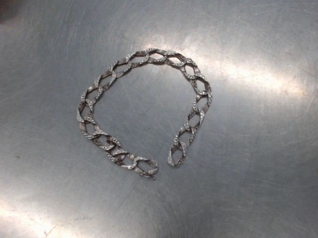 Bracelet en argent avec motifs
