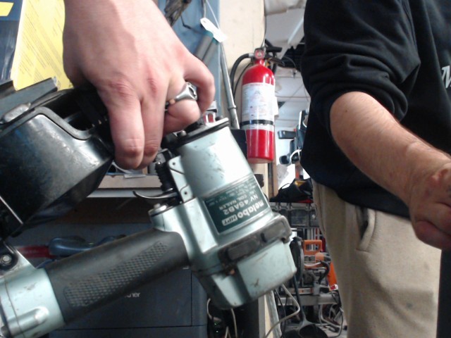 Coil nailer