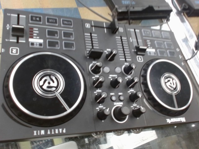 Petite table a dj numark