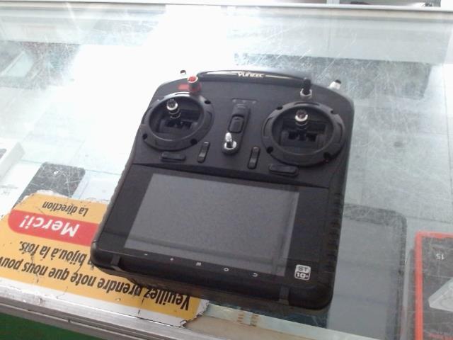 Manette de drone avec ses acc