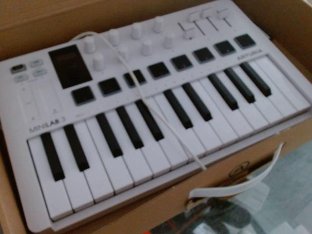 Controlleur midi en boite avec fil