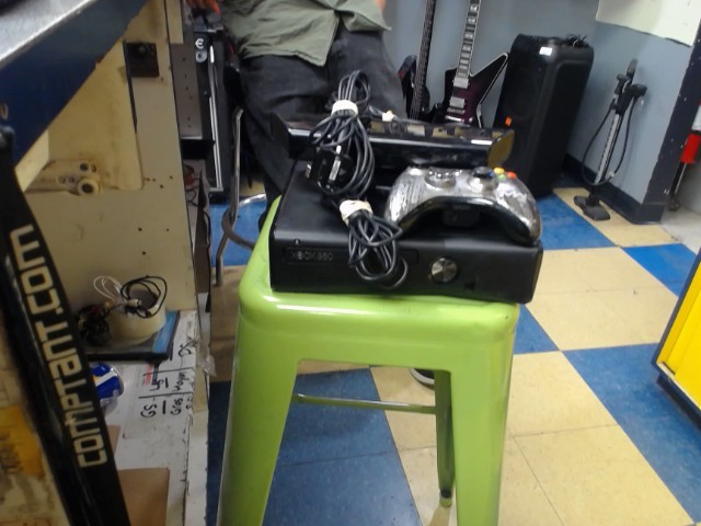 Xbox 360 avec 2 manette et fils